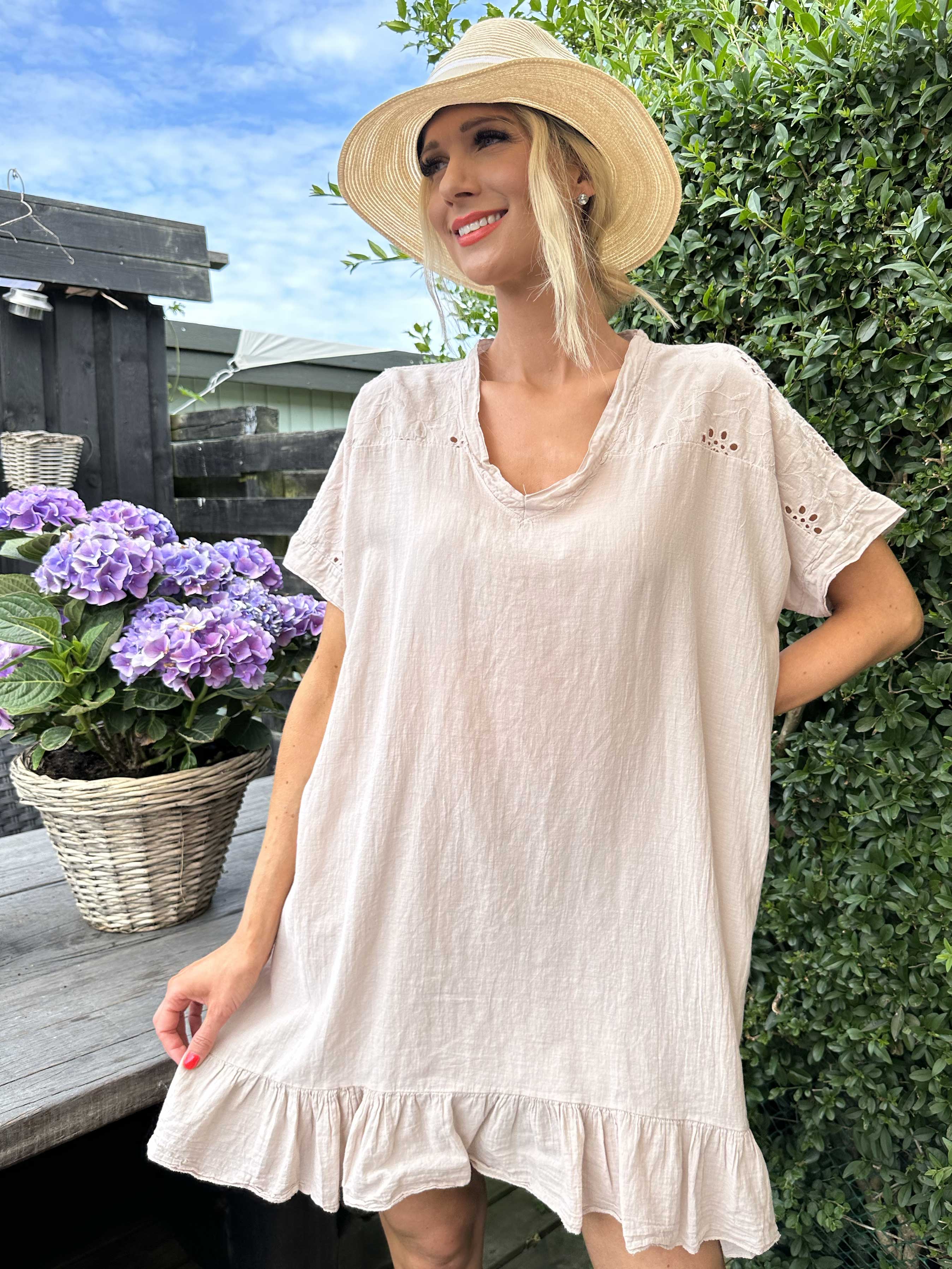 Bine - Simpel sommerkjole med broderie anglaise